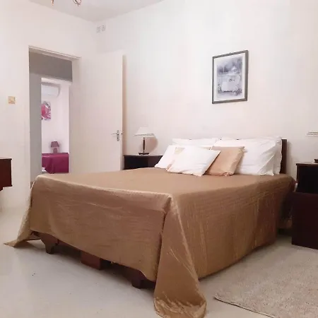 Bargain Beautiful With Lots Of Outdoor Space Sleeps Large Groups Easily Check It Out * Mellieħa