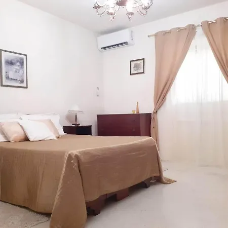 Bargain Beautiful With Lots Of Outdoor Space Sleeps Large Groups Easily Check It Out فيلة المليحة