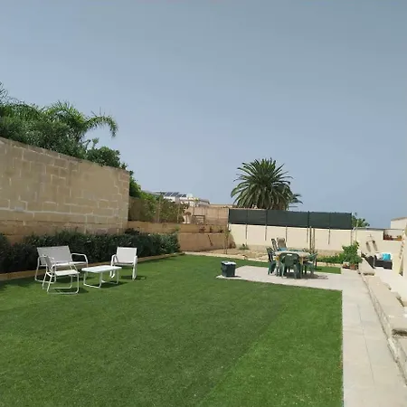 Bargain Beautiful With Lots Of Outdoor Space Sleeps Large Groups Easily Check It Out Mellieha